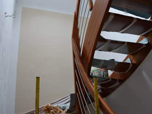 Glinka wenecka na klatce schodowej: elegancja i trwałość