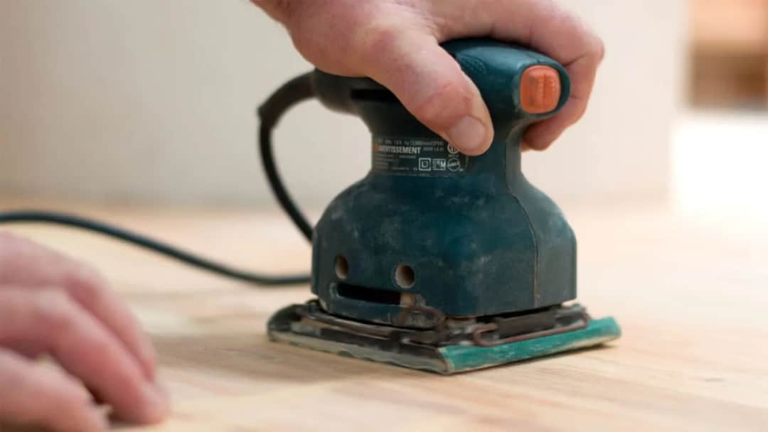 Jak wykorzystać stary parkiet: skuteczne metody renowacji i stylizacji