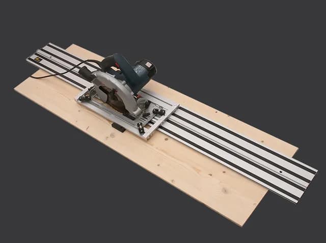 Pilarka tarczowa z szyną prowadzącą: precyzyjne cięcie w domu