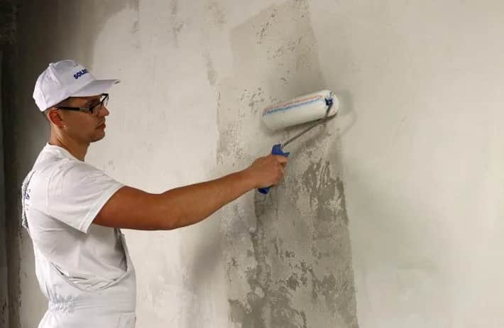 Czym gruntować gładź, aby uniknąć pęknięć i osłabienia?