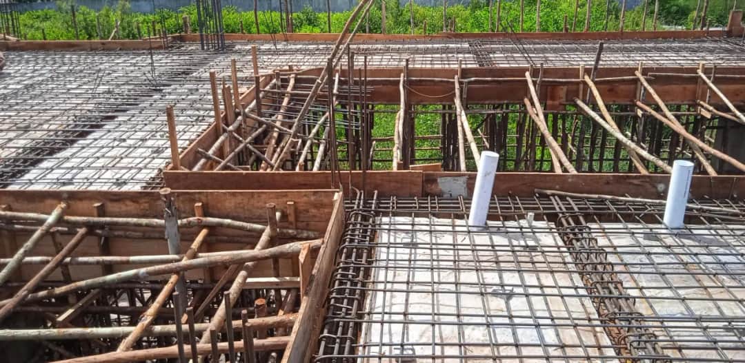 Szalunek tracony ławy fundamentowej: Zalety i zastosowanie