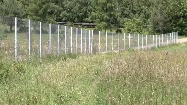 Płot sąsiada na Twojej działce? Poznaj swoje prawa i rozwiązania