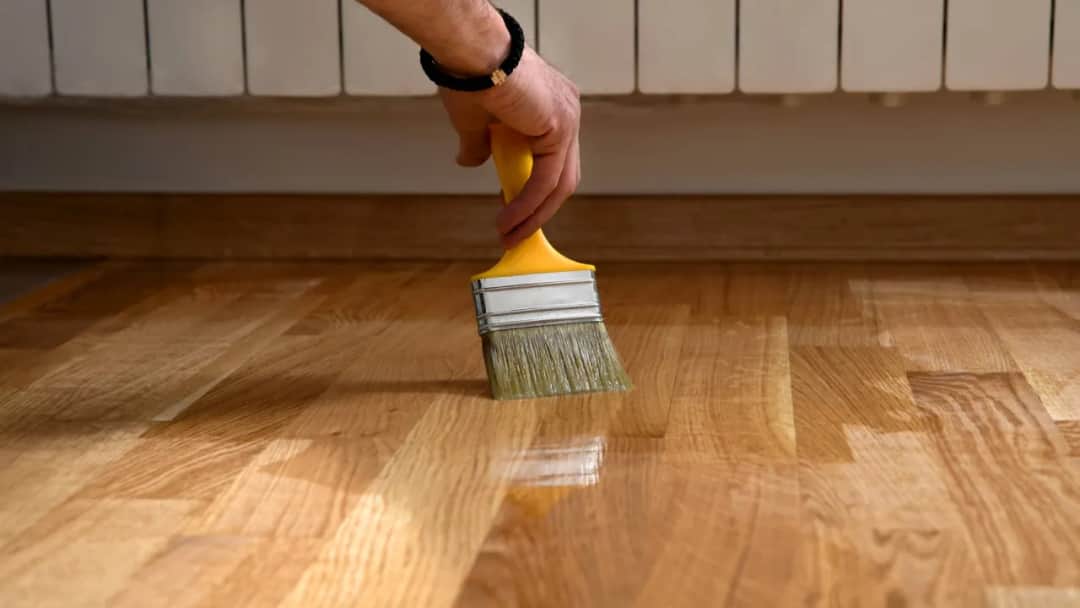 Ile schnie lakier do parkietu? Kluczowe czasy i czynniki wpływające