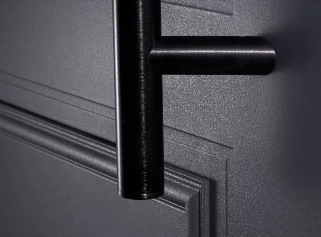 Zamek rolkowy do drzwi z pochwytem: jak wybrać idealny model?