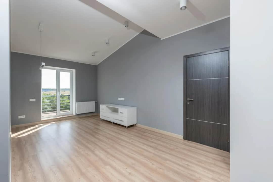 Jak uwzględnić wysokość pomieszczeń w projekcie domu – poradnik architekta i inwestora