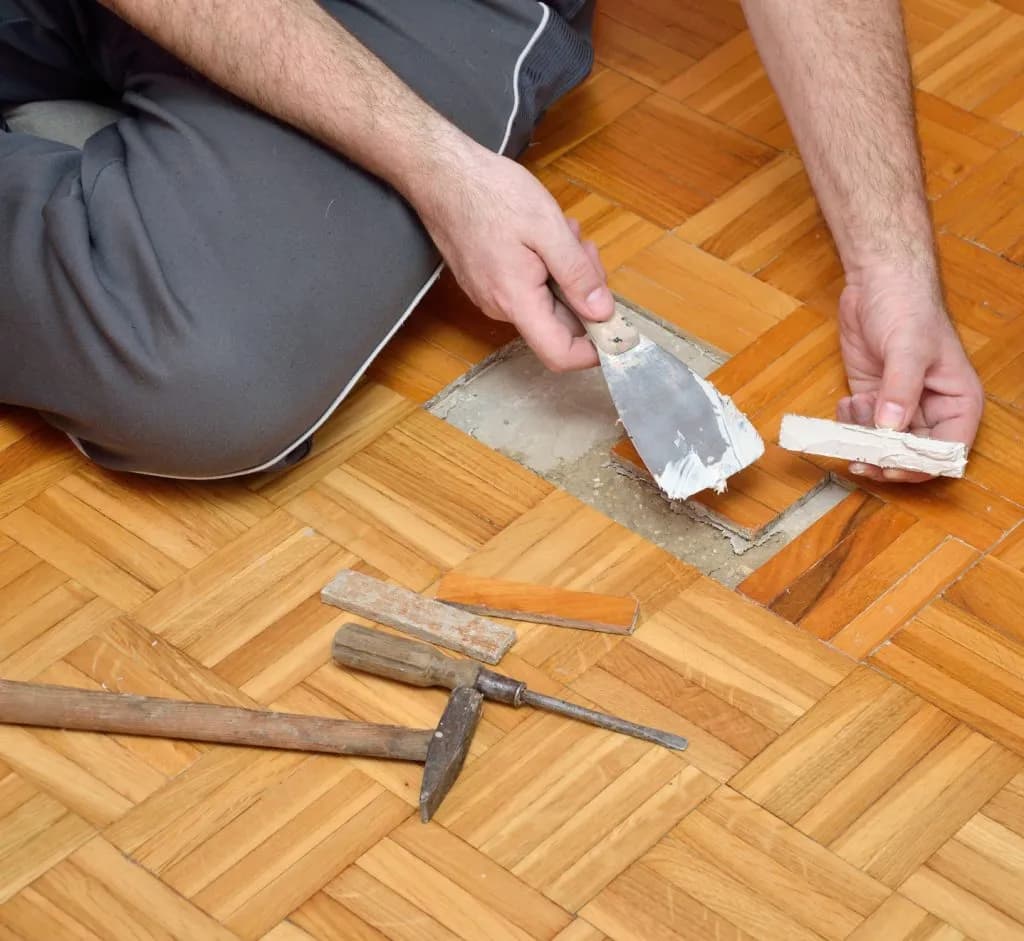 Czym szpachlować parkiet? Wybór najlepszych wypełniaczy i narzędzi