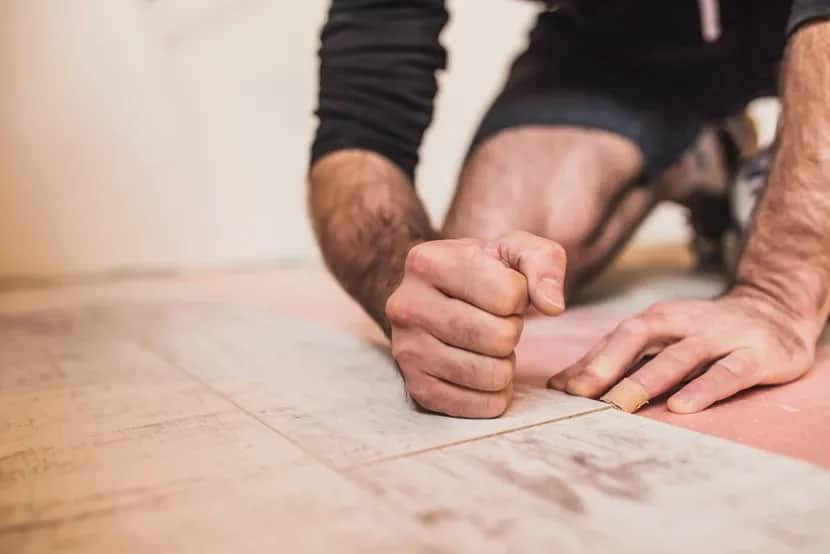 Co to jest v fuga i jak wpływa na wygląd podłóg?