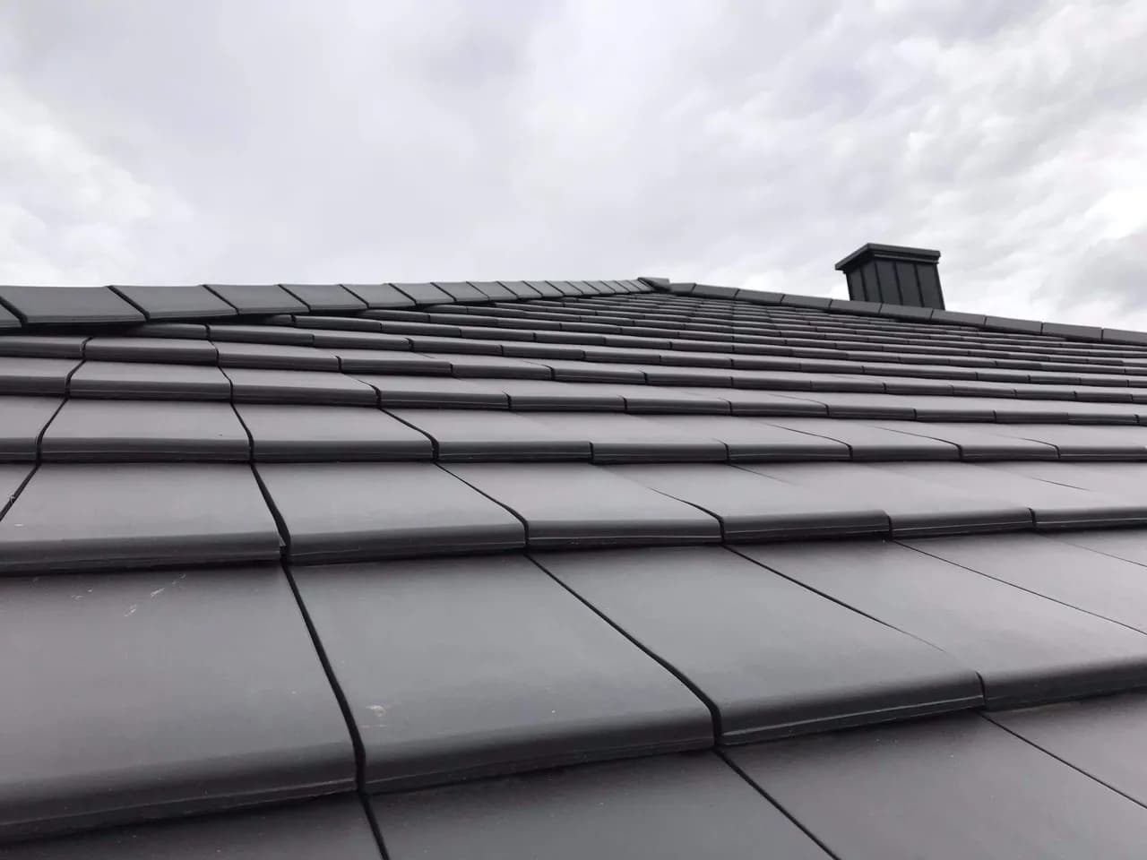 Dachówka Plano 11: Nowoczesne rozwiązanie dla Twojego dachu