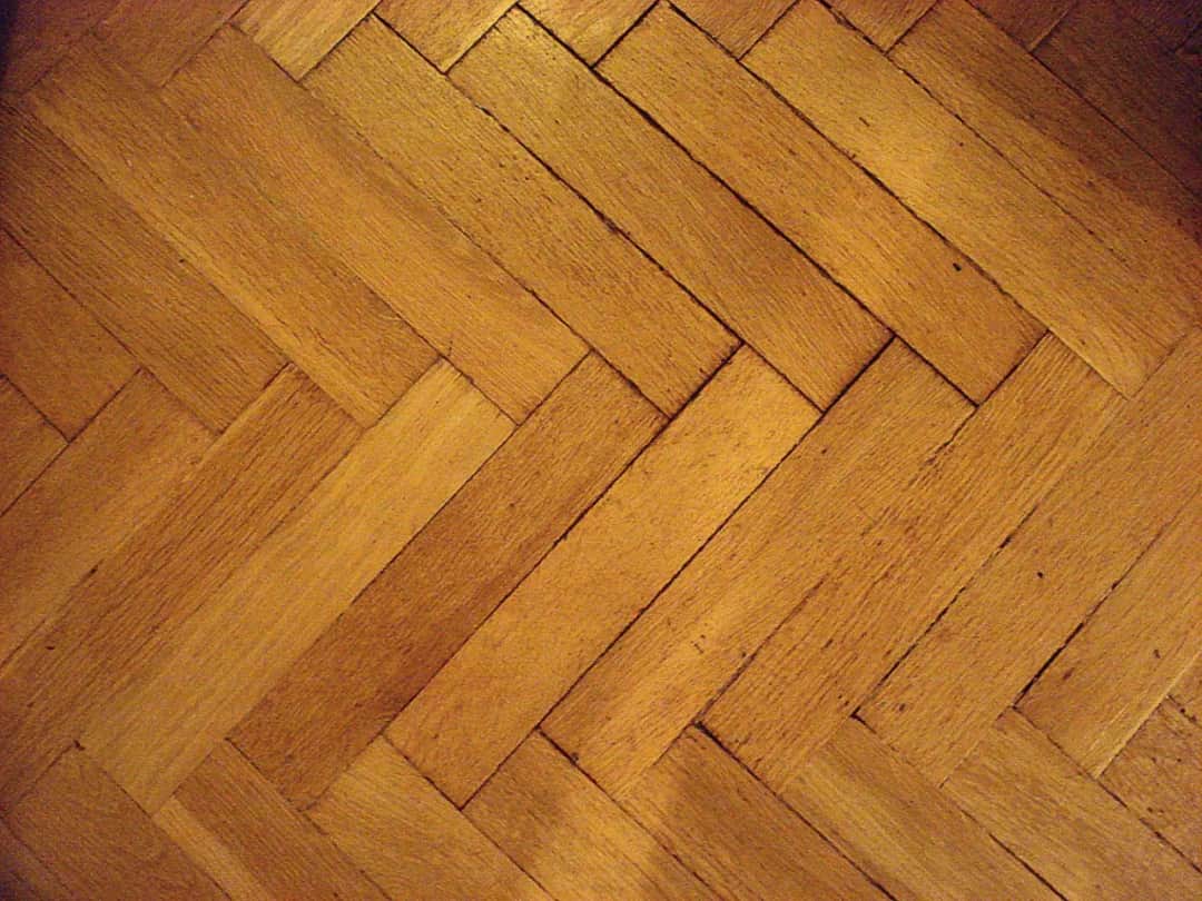 Czy można kłaść panele na parkiet? Sprawdź, co musisz wiedzieć!